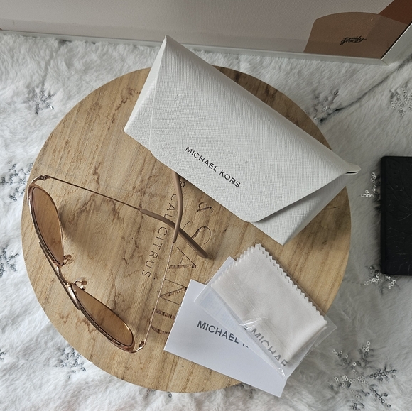 Michael Kors - Picture 4 of 5